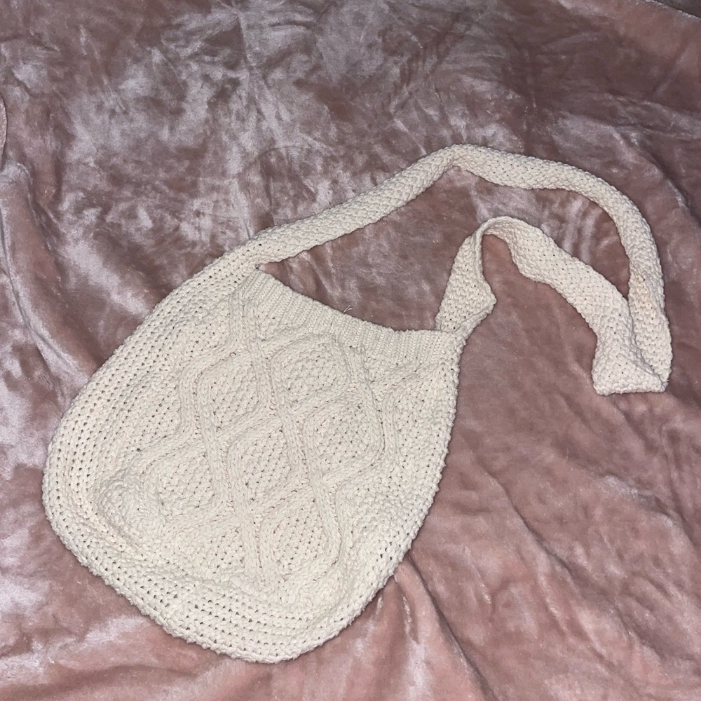 Elegant Cream Knit Shoulder Bag